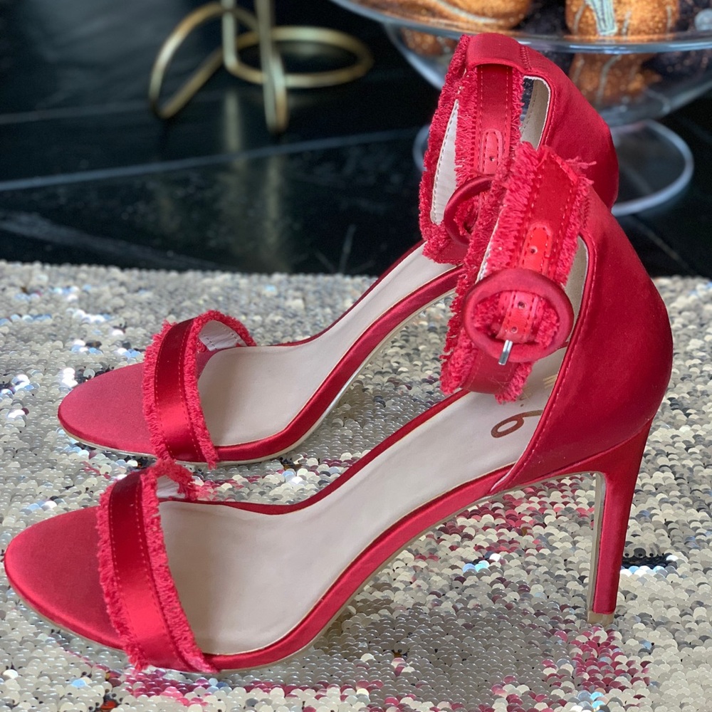 Mix No. 6 Size 9.5 Red Pumps
